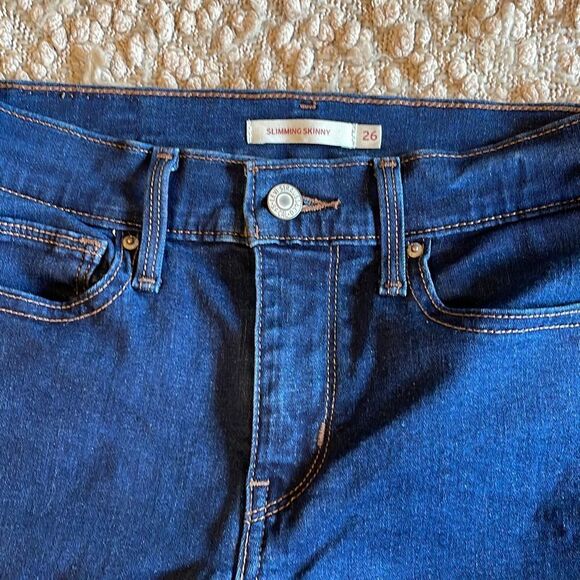 Levi’s Slimming Skinny Size 26 Jeans. - Picture 2 of 5